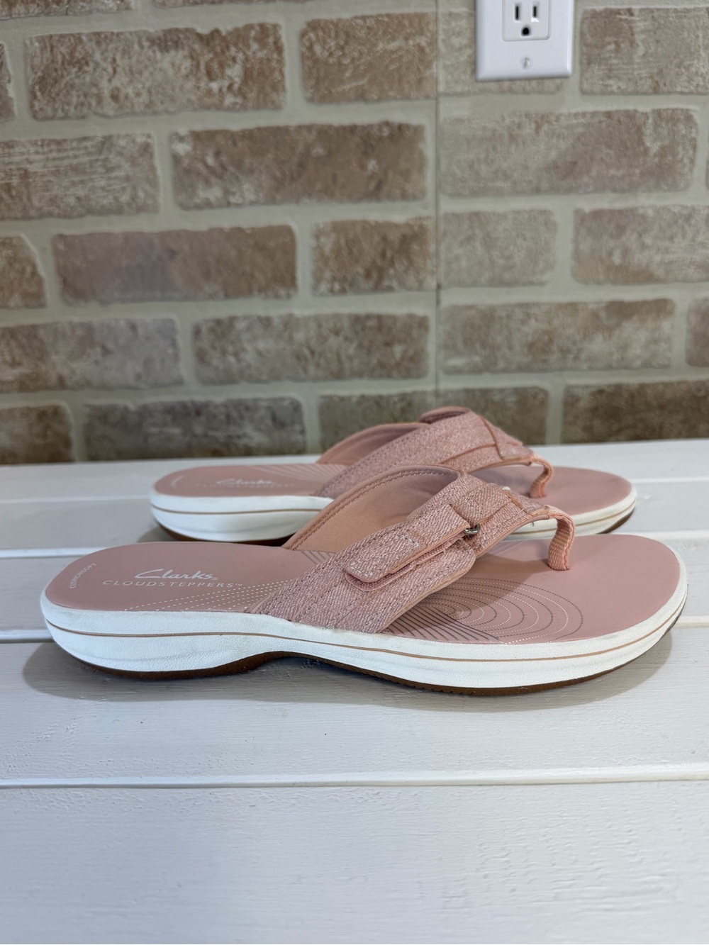 Clarks Cloudsteppers Cushion Soft Pink Adjustable Thong Sandals Women’s US 7